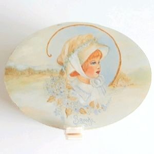 Kansas Artist Bess Quigel Signed hand-painted 'Brooke' cushioned box 1981